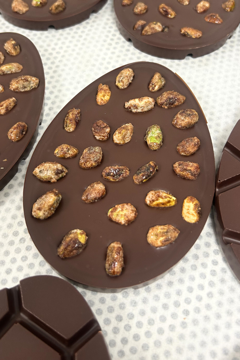 OEUF DE PÂQUES - uttku & pistaches caramélisées au romarin