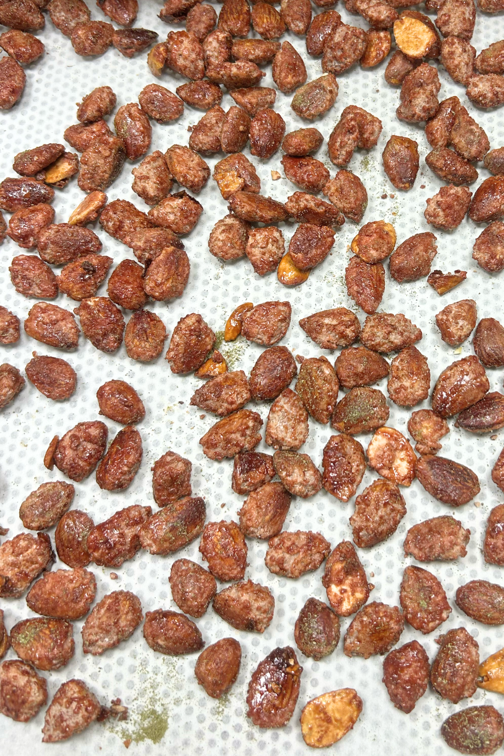 OEUF DE PÂQUES - kokoa kamili & amandes caramélisées au romarin
